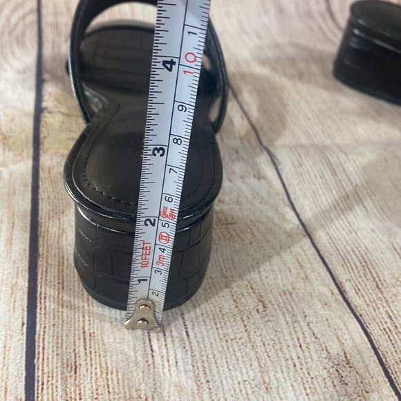 Marc Fisher Size 7 Slip On, Black EUC - Picture 6 of 9